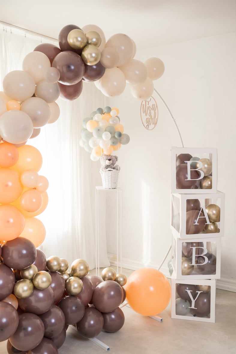 Neutral baby shower decorations. Balloon arch